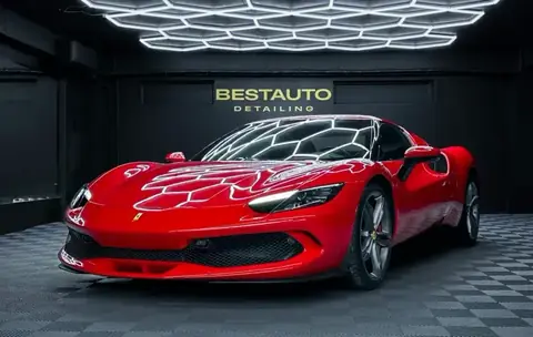 წითელი Ferrari BESTAUTO-ს სტუდიაში